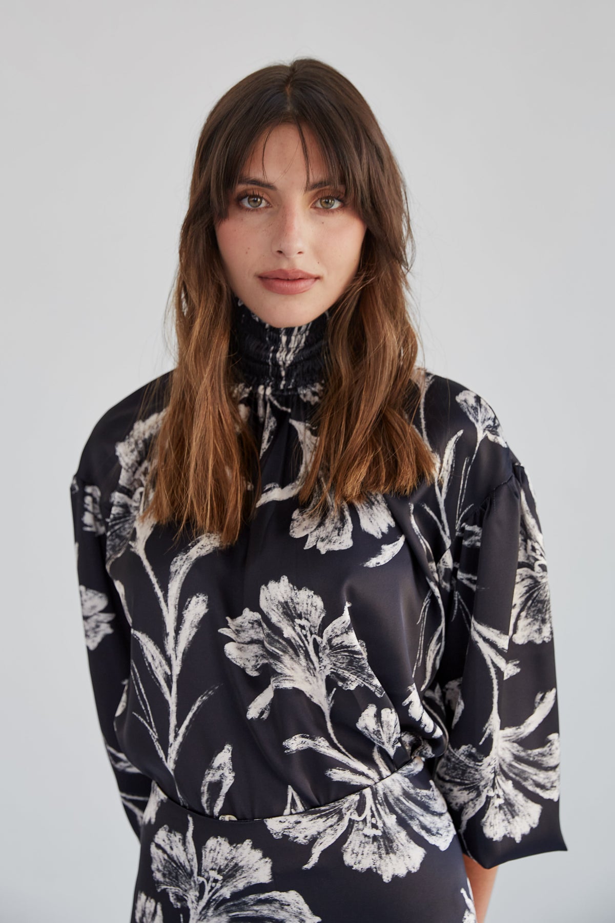 Camisa Soco Flores Negra