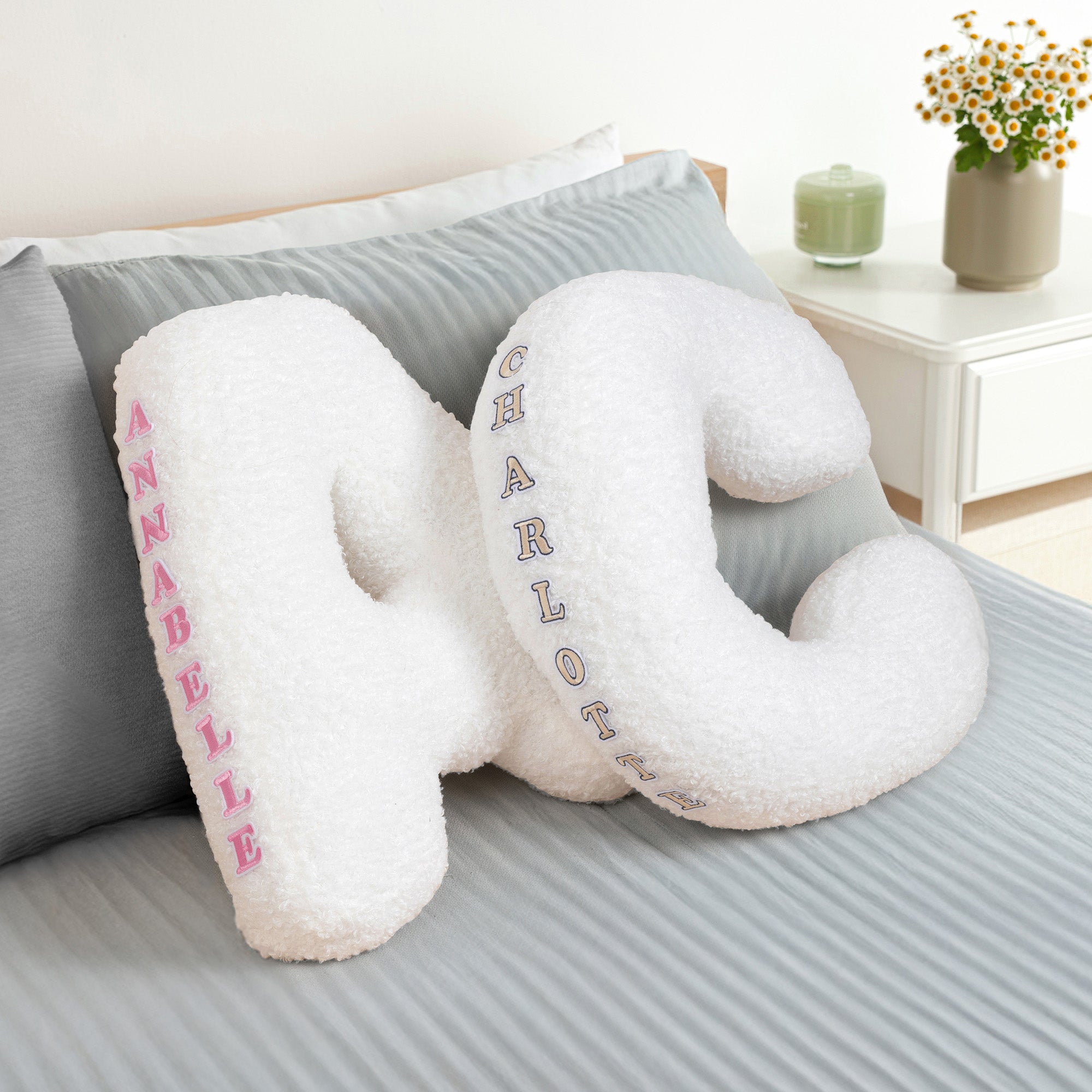 Almohada de felpa con letras personalizadas y parche con nombre Decoración para la habitación infantil Regalo de inauguración para la familia y los niños