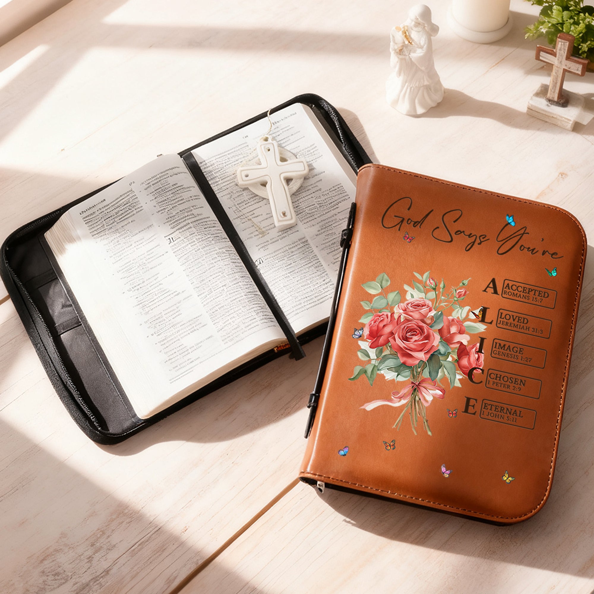 Personalizado Multicolor Nacimiento Flor Bouquet Versos de la Biblia PU Leather Book Cover con Nombre Cumpleaños Bautizo Regalo para Mujeres Cristianas