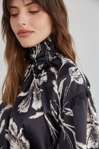 Camisa Soco Flores Negra