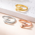 Anillo personalizado de plata de ley con iniciales Hug Arm Dainty Jewelry Día de la Madre Regalo de aniversario para parejas