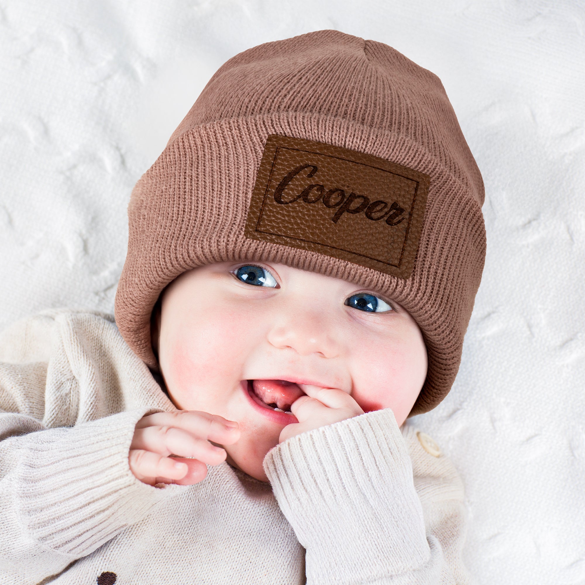 Gorro Personalizado Multicolor Suave y Cálido con Nombre Parche de Cuero de PU Uso Diario Cumpleaños Baby Shower Regalo para 3 Meses a 4 Años Bebé Niño Pequeño