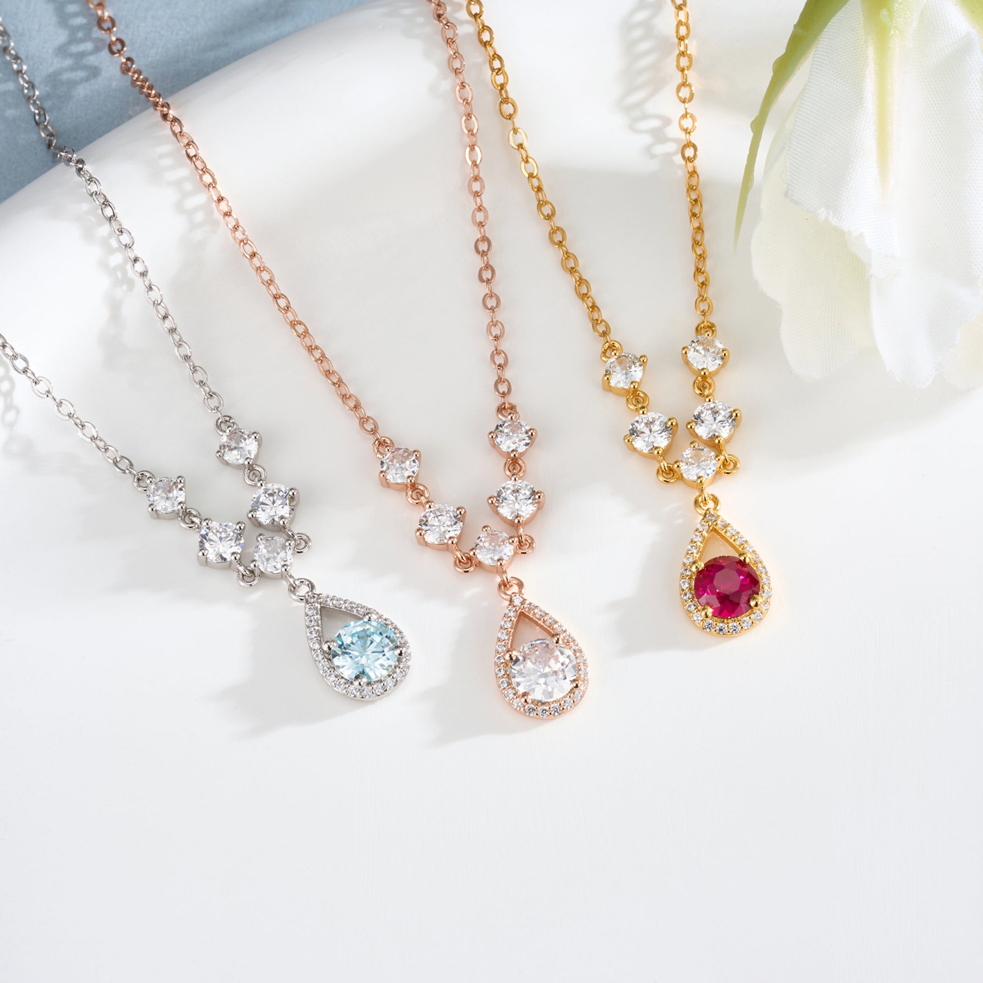Collar personalizado de la lágrima de la sirena con la piedra del cumpleaños Joyería delicada Regalo del aniversario del cumpleaños para la novia Mujer