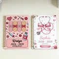 Planificador personalizado de dibujos animados de dispositivos médicos 2026-2028 Cuaderno de espiral con páginas de planificación semanal mensual Regalo de cumpleaños para enfermera doctora