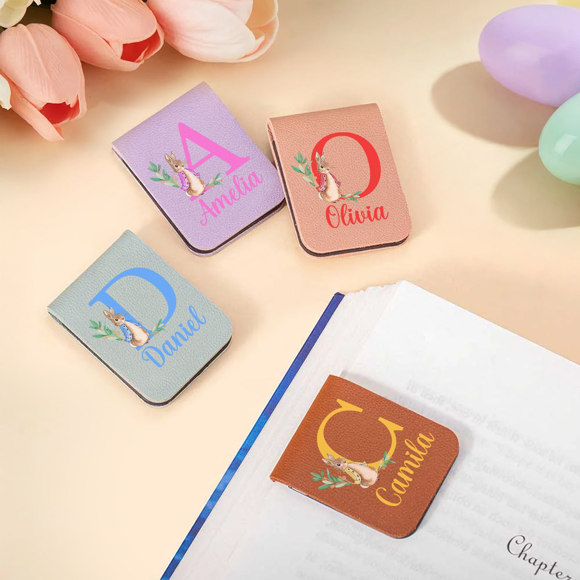 Marcapáginas Magnético Personalizado Pascua Multicolor Peter Rabbit Clip con Nombre e Inicial Lectura Diaria Regalo de Pascua para Lectores Amantes de los Libros