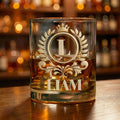 Escudo de oro personalizado 10 oz Bourbon Whiskey Glass con la inicial y el nombre Día del Padre Cumpleaños regalo para el abuelo papá