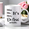 Taza de Cerámica Personalizada It's Dr. Actually 11/15 oz con Nombre Cumpleaños Graduación Celebración Regalo para Graduados Compañeros de Clase