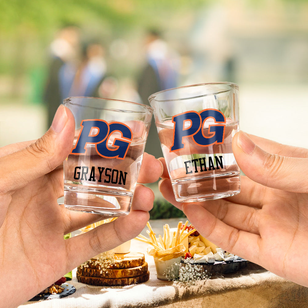Logotipo Personalizado Foto 2 oz vasos de chupito con nombre Juego de 2 Graduación Barware Favorito Regalo de cumpleaños para los graduados Licor Amantes