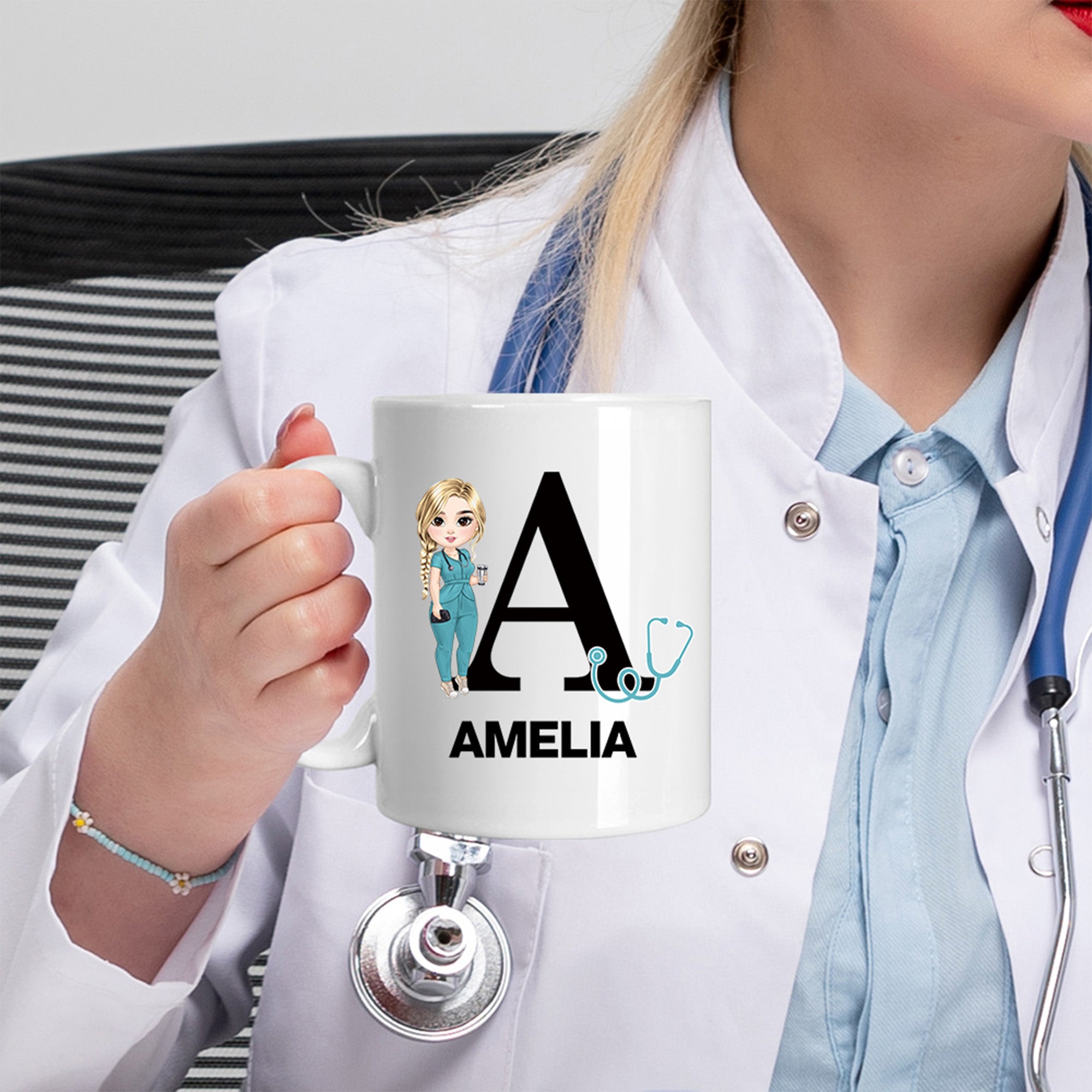 Taza de café de cerámica personalizada con nombre Enfermera Doctora Personaje de dibujos animados Regalo de cumpleaños de uso diario para personal médico