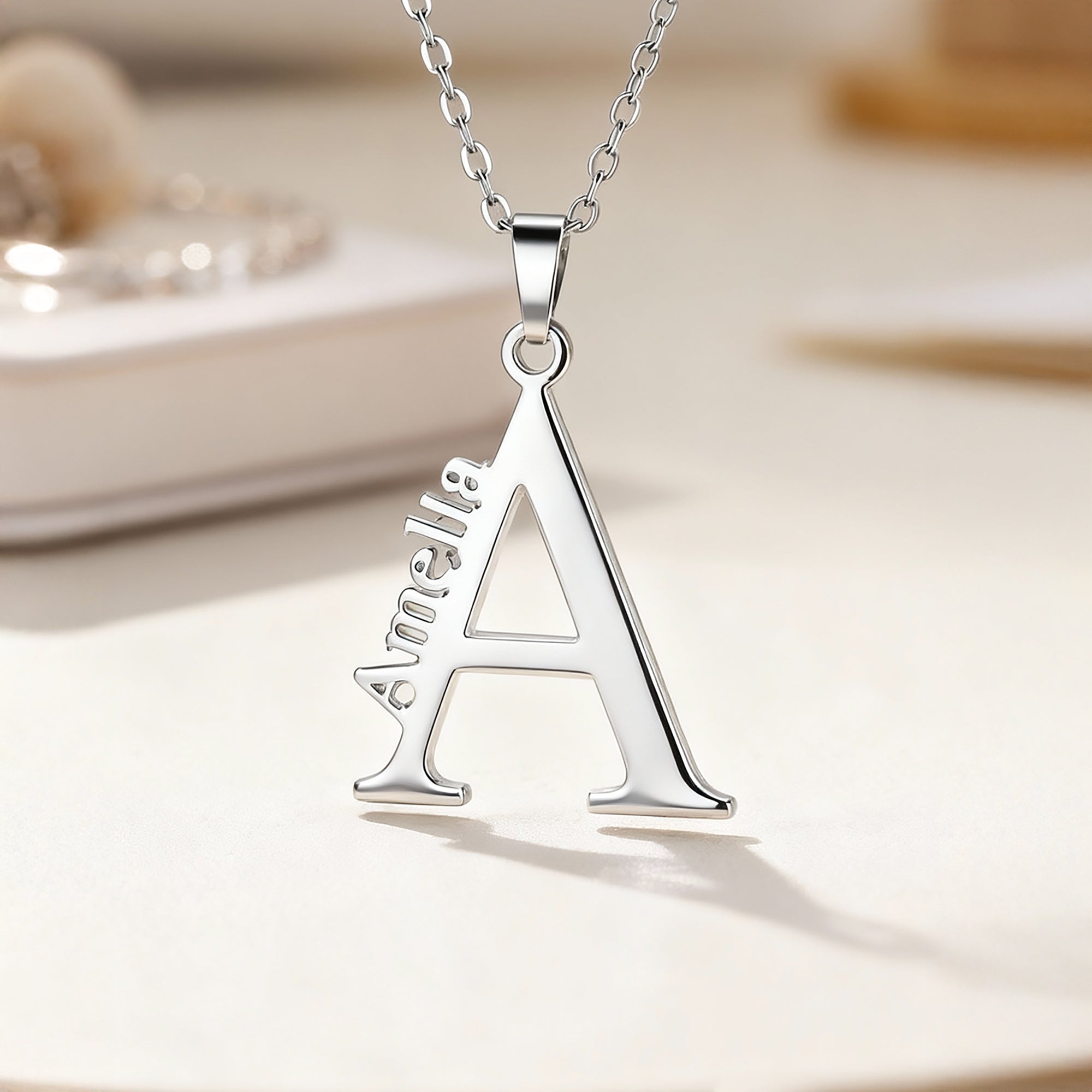 Tu inicial, tu historia - Collar personalizado con inicial y nombre - Regalo de cumpleaños graduación o aniversario