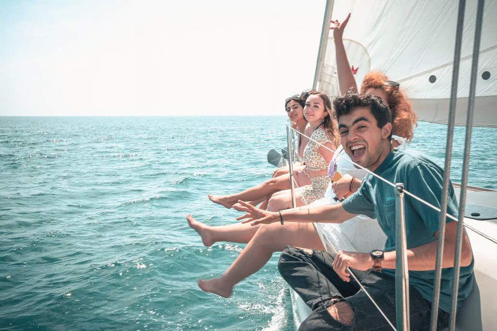 360° Sailing with Snacks and Open Bar
