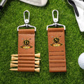 Personalizado Golf Tema Nombre Inicial Insignia PU Cuero Golf Tee Titular Bolsa Etiqueta con 5 piezas de bambú Tees Regalo de cumpleaños para el jugador de golf