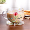 Personalizada de cristal de nacimiento de la flor de la mariposa 16 oz taza de vidrio transparente con posavasos y el nombre de regalo de cumpleaños para la mujer Bestie amigo