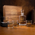 Juego de Copas Decantador de Whisky Vintage Personalizadas con Insignia Dorada, Nombre, Año y Caja de Madera Regalo de Cumpleaños para el Día del Padre para los Amantes del Whisky