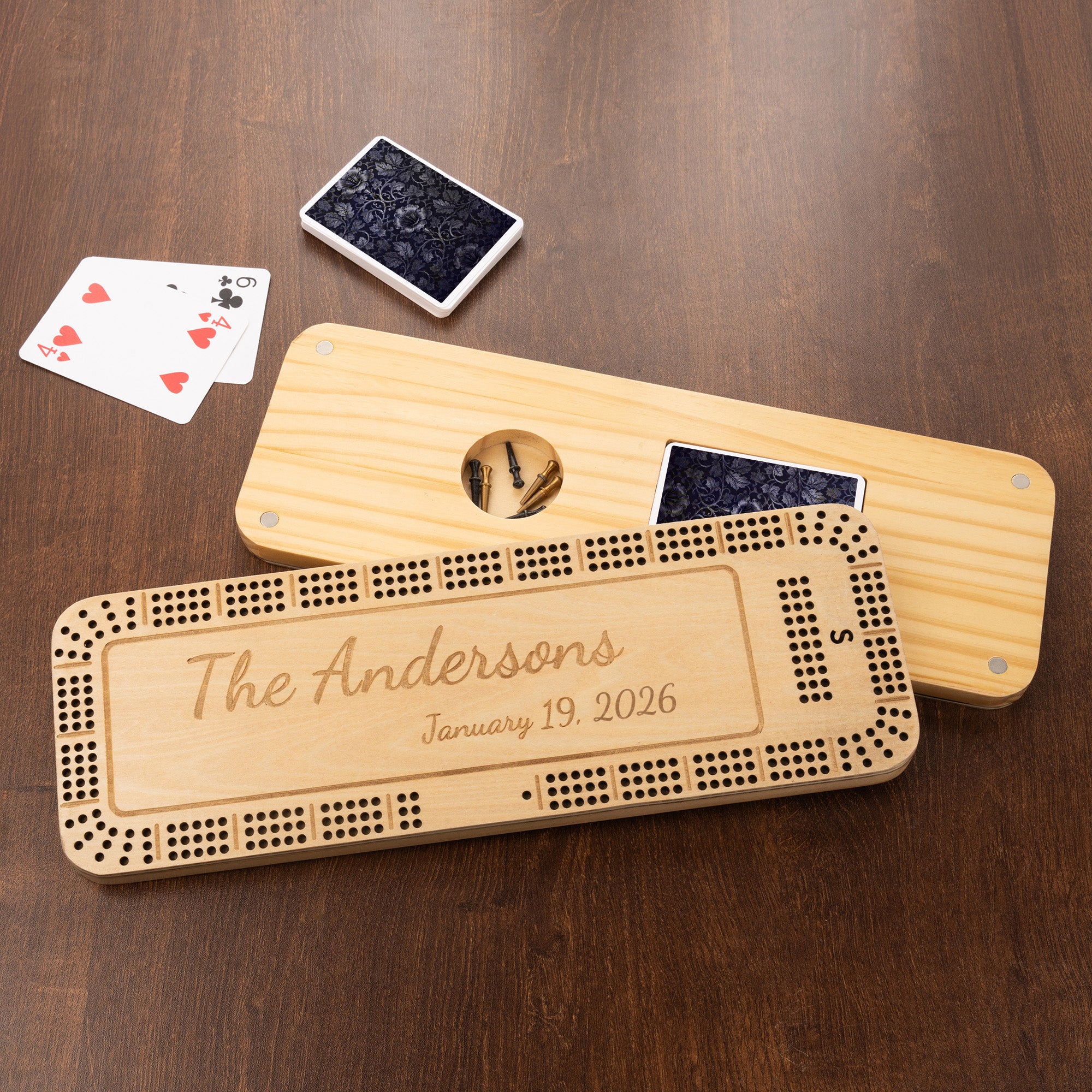 Un regalo que cuenta la historia de su familia - Juego de Cribbage personalizado con texto grabado para los amantes del juego