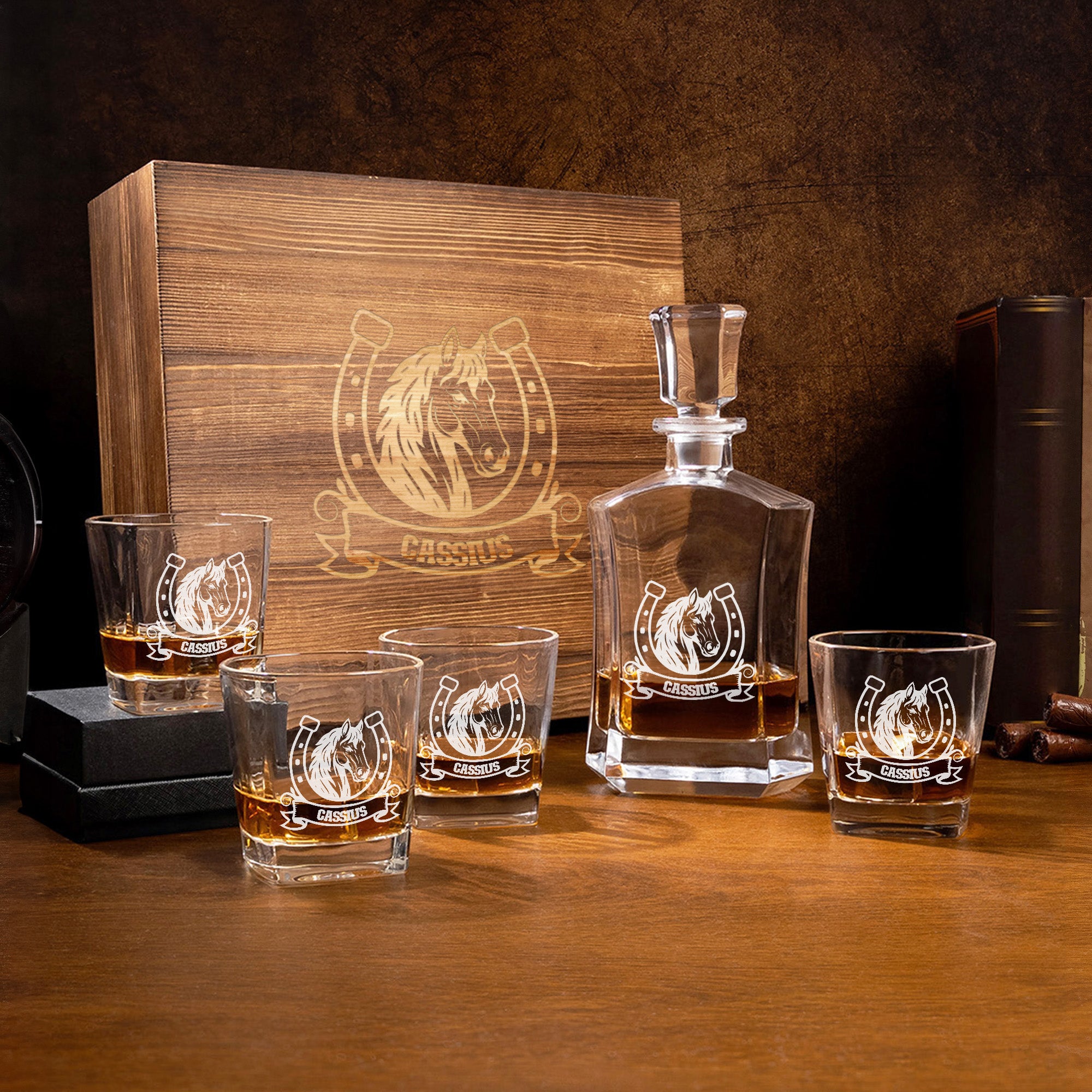 Herraduras personalizadas grabadas Caballo Nombre Whisky Decantador 2 vasos Set Bar Accesorio Regalo de cumpleaños para los hombres amantes del whisky