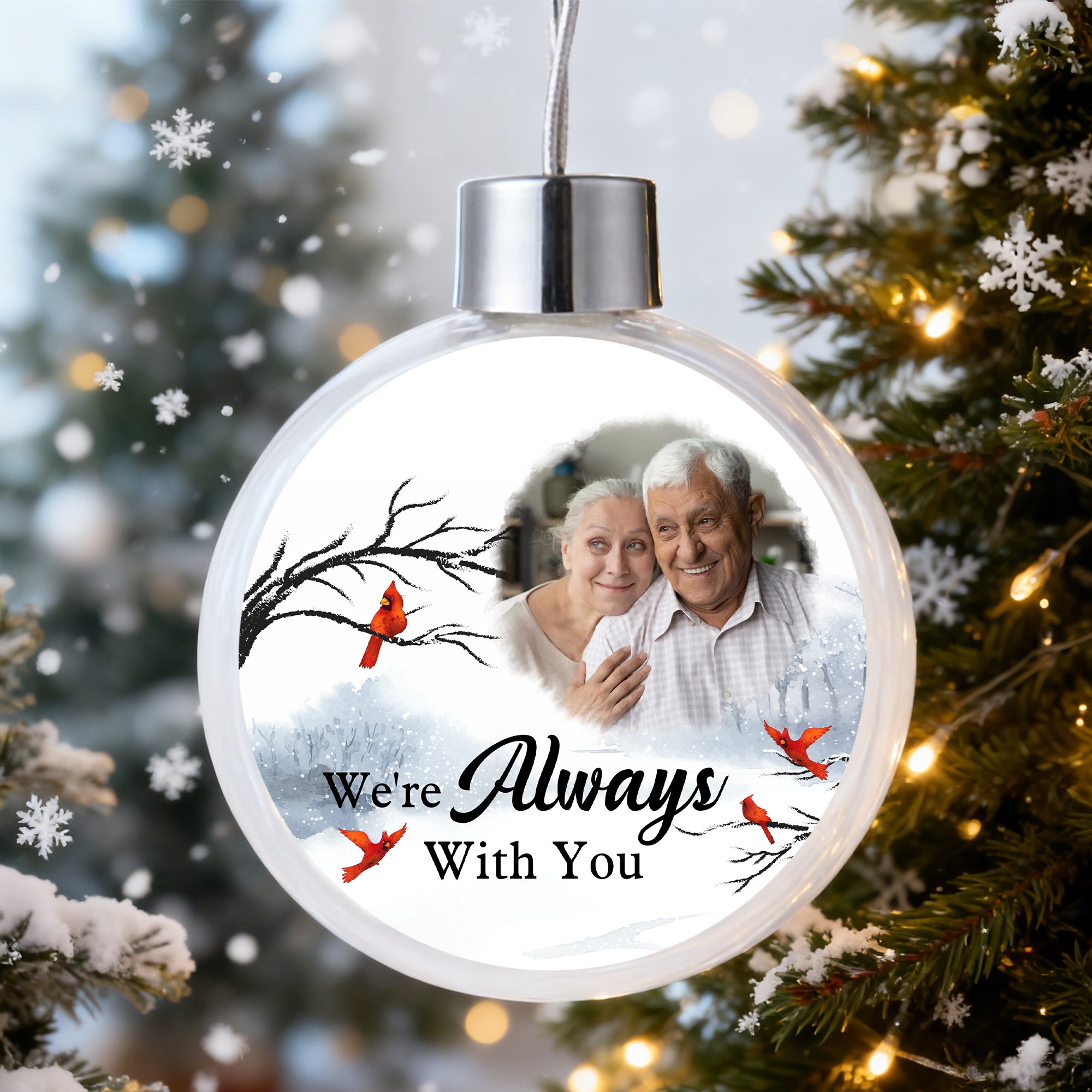 Ornamento personalizado de la bola de Navidad del diseño de la nieve del cardenal de la foto con el texto Decoración casera del árbol Regalo conmemorativo de la simpatía para la familia