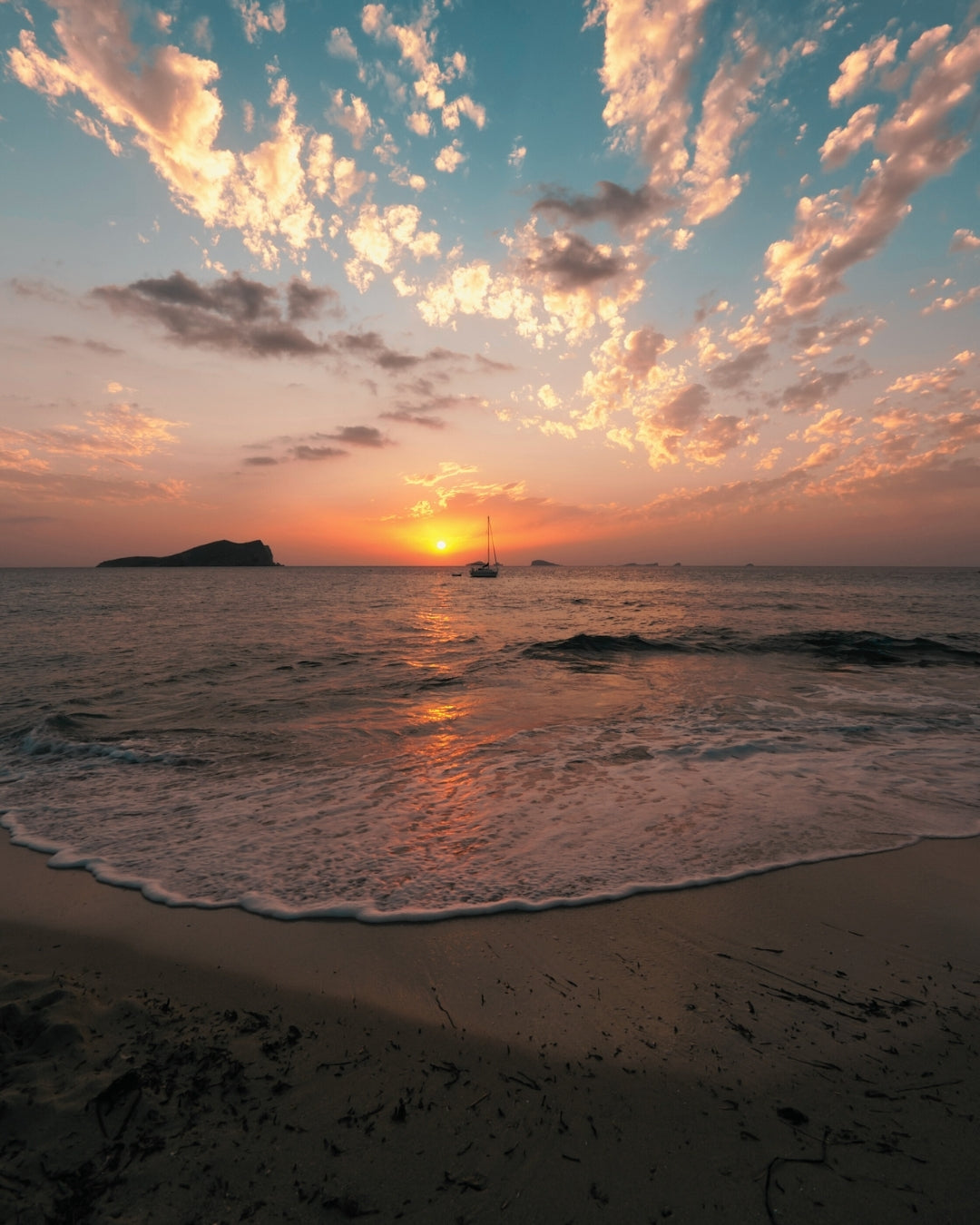 Embrace the Waves: The Magic of Stand-Up Paddleboarding in Ibiza