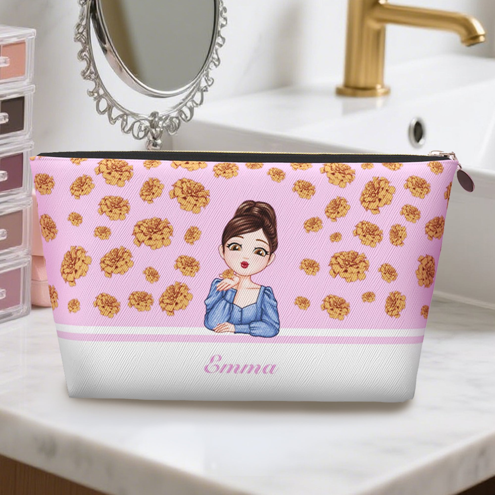 Personalizado de dibujos animados Chica Volando Nacimiento Flor Bolsa de Maquillaje Portátil con Nombre Cumpleaños Aniversario Regalo para Mujeres