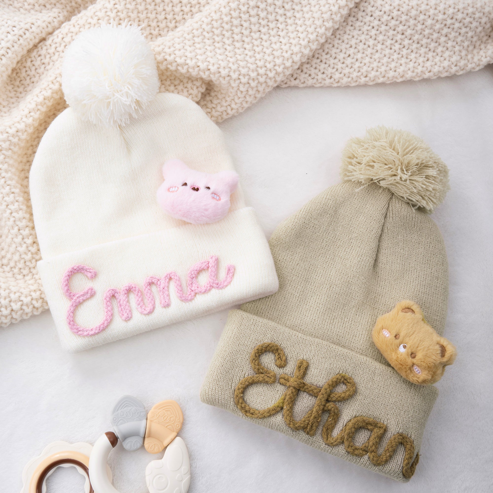 Personalizado suave Pom Pom Beanie con nombre bordado y animal accesorio de invierno desgaste diario Baby Shower regalo para bebé niño pequeño