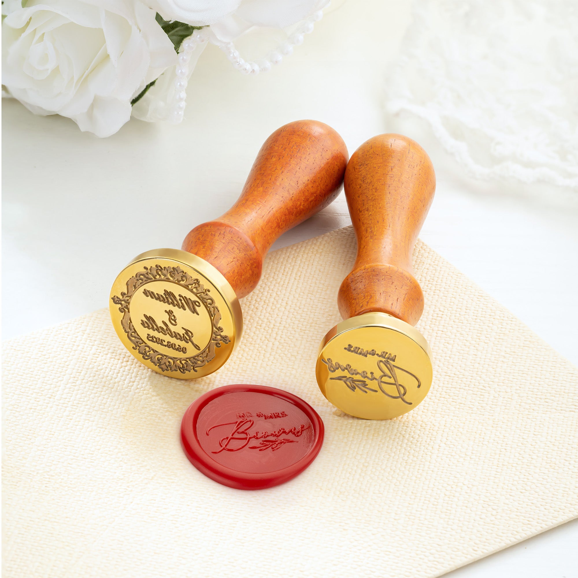 Sello de Cera Personalizado Vintage Patrón Set con Mango Calentador de Cera Cuchara y Caja Regalo de Boda para Novia Novio Amante de las Manualidades