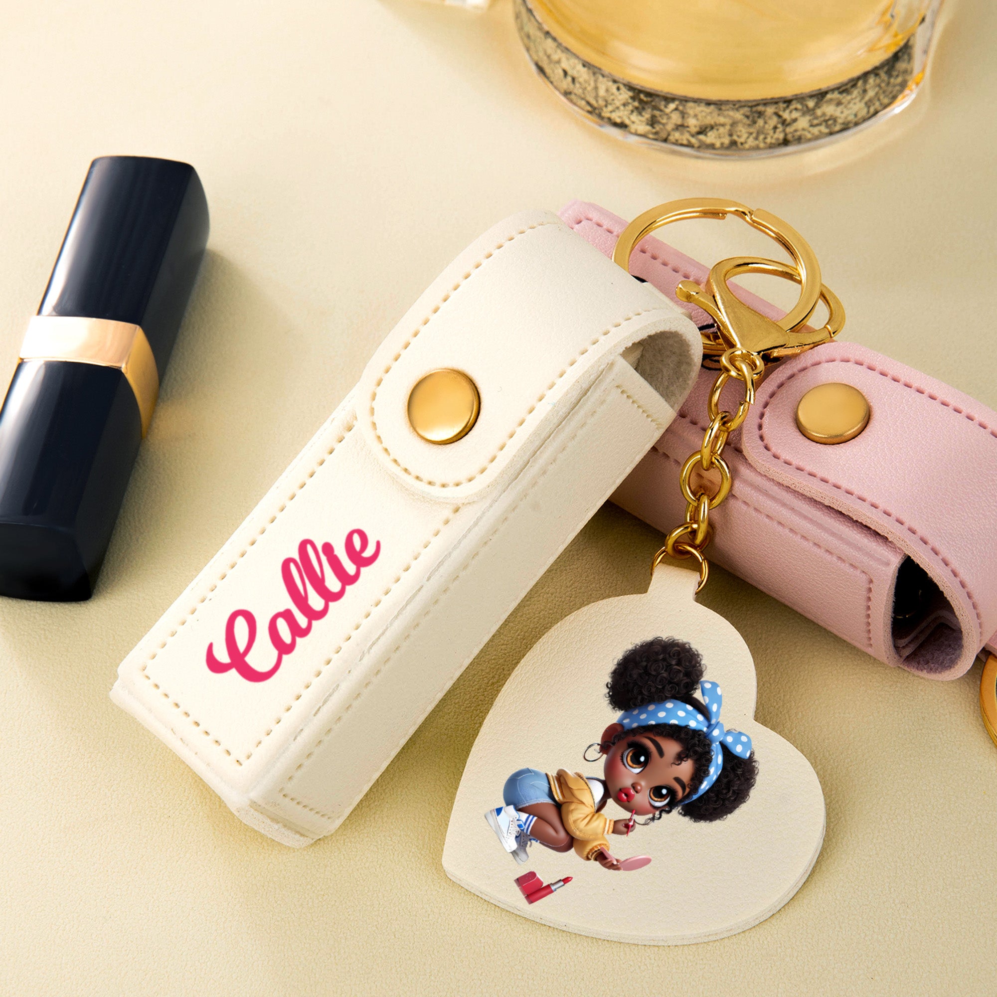 Llavero personalizado con nombre y espejo en forma de corazón para chica negra de dibujos animados Regalo de aniversario de cumpleaños para mujeres Chicas