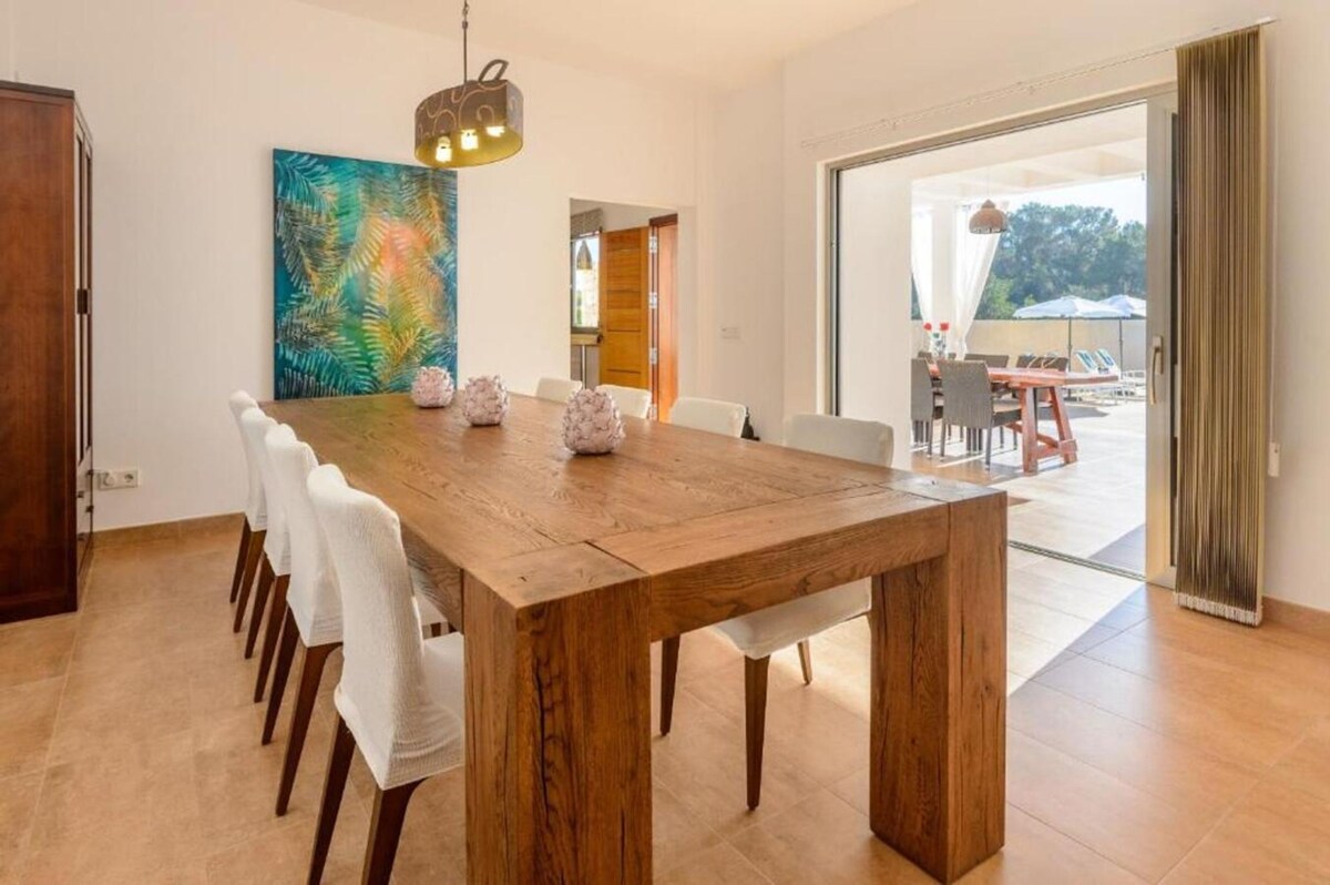 Comfy and Private Ibiza Villa in San Antonio