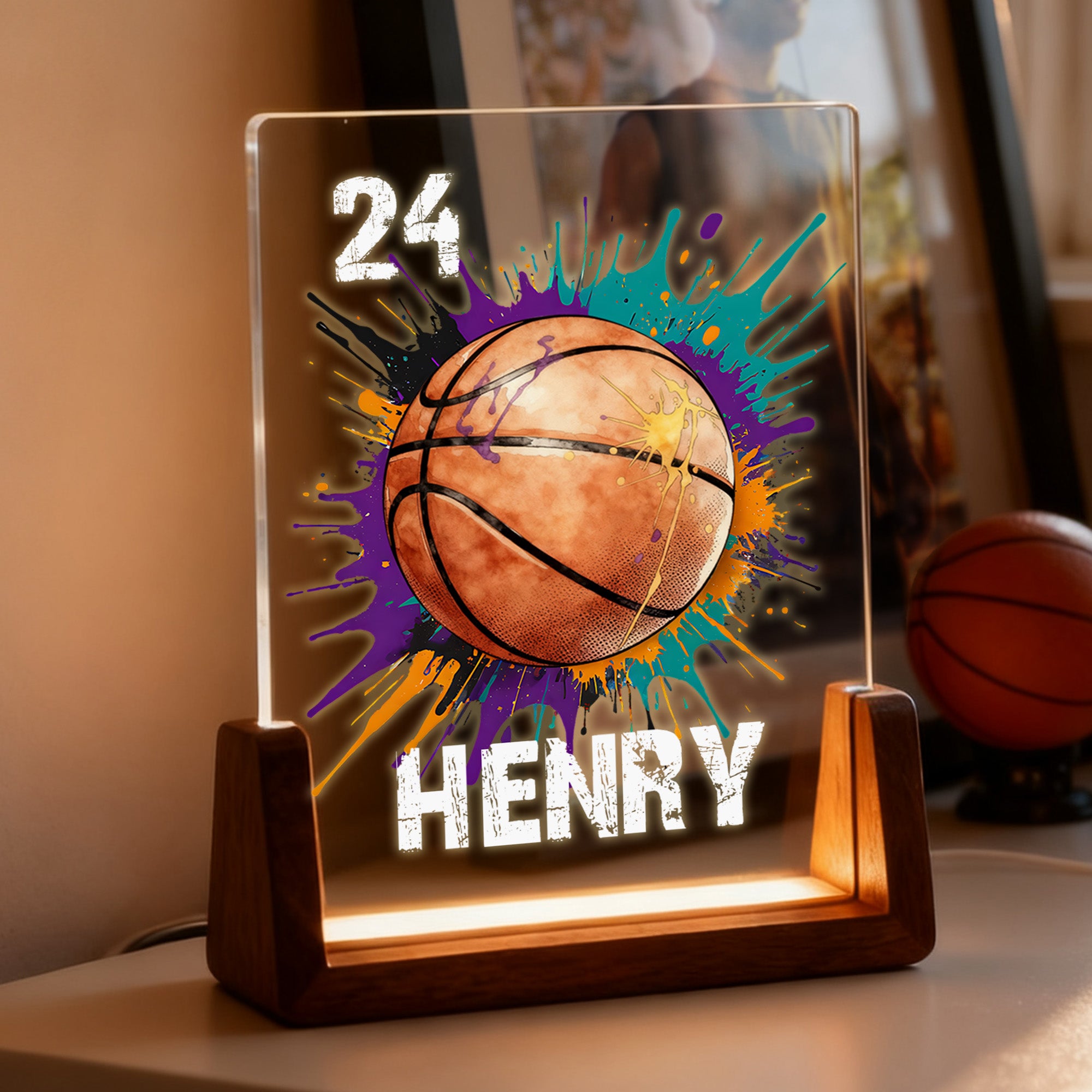 Luz nocturna LED acrílica personalizada con diseño de pelota salpicada, base de madera y nombre y número Decoración de escritorio Regalo de cumpleaños para amantes del deporte