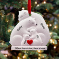 Personalizado lindo abrazo oso de acrílico ornamento con el amante del corazón y 2-9 nombres de decoración del árbol de Navidad para la familia amigos