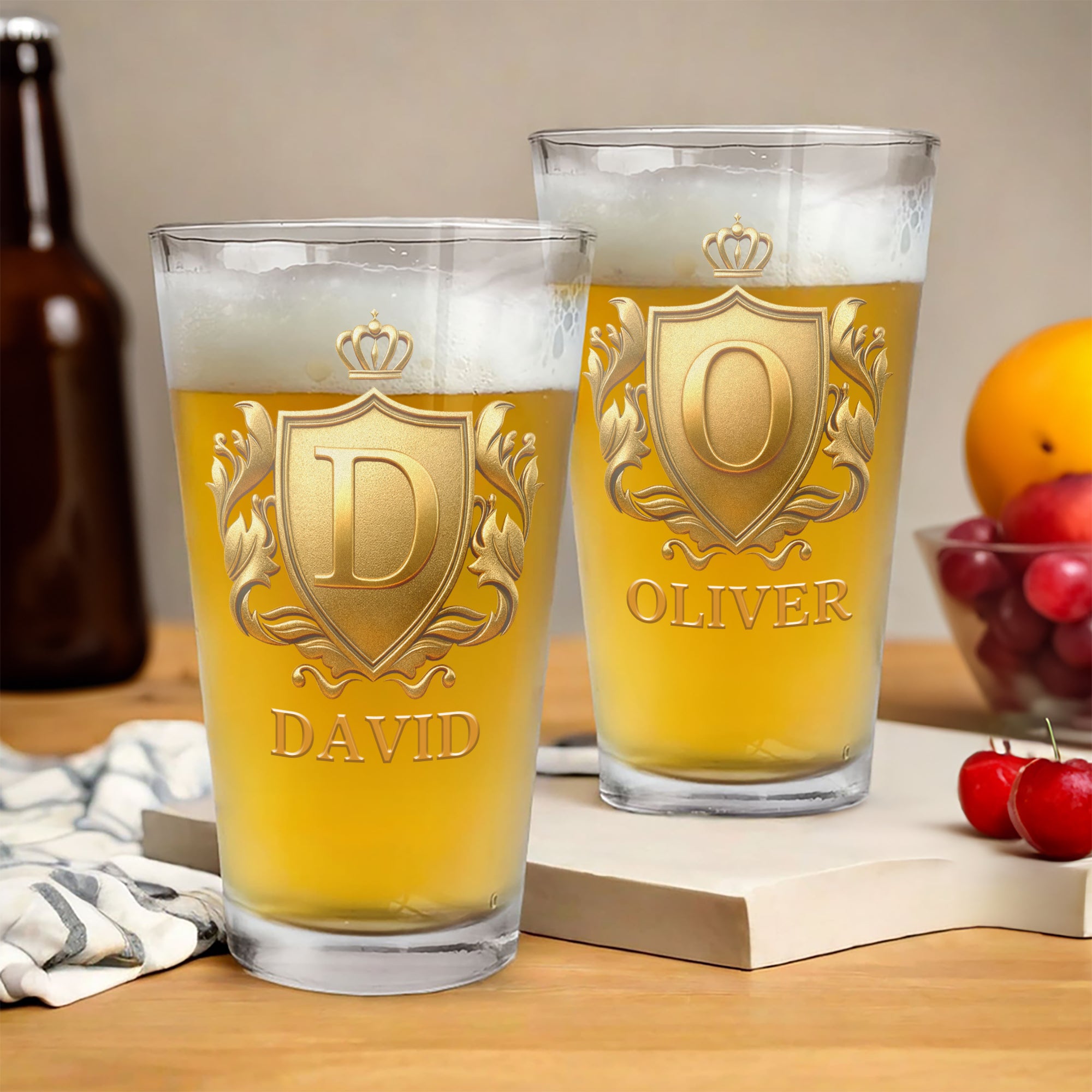 Escudo de oro personalizado inicial 16 oz vaso de cerveza con el nombre de inauguración de la casa regalo de cumpleaños para la familia amante de la cerveza
