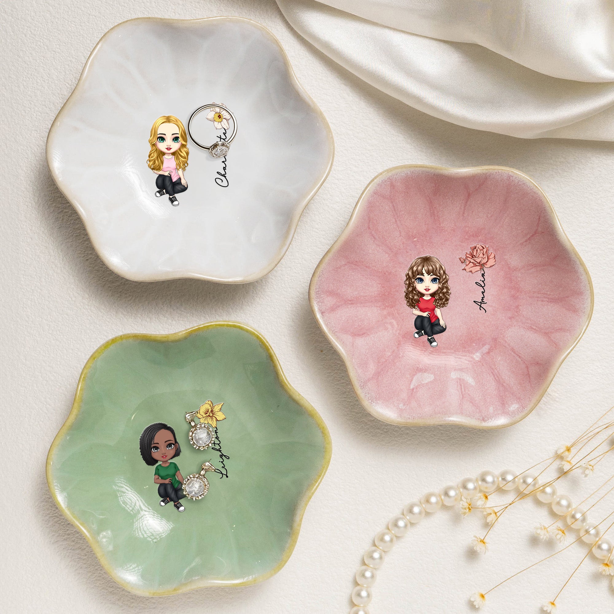 Personalizada de dibujos animados de flores de nacimiento de cerámica borde festoneado baratija joyería plato con nombre Día de la Madre Cumpleaños de regalo para las mujeres