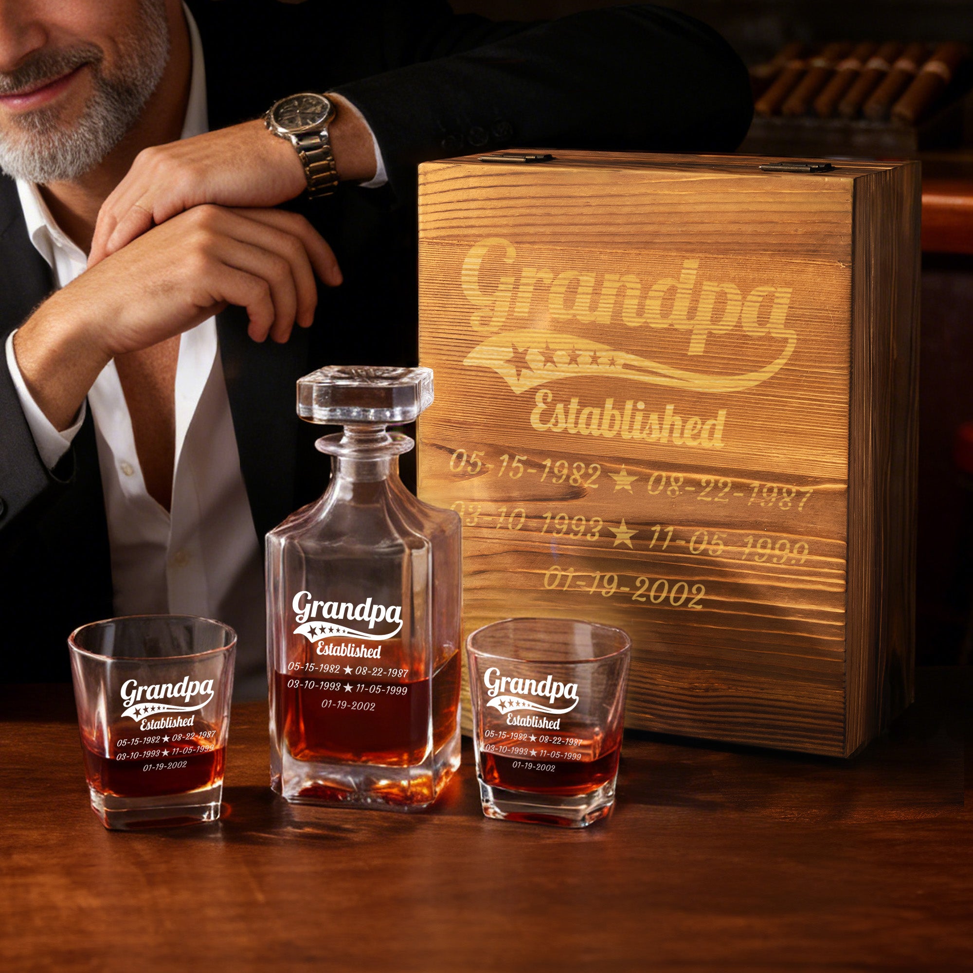 Decantador de Whisky Personalizado Abuelo Establecido Caja de Madera y 2 Copas con Fecha y Título Día del Padre Cumpleaños Regalo para Barman Amante del Whisky