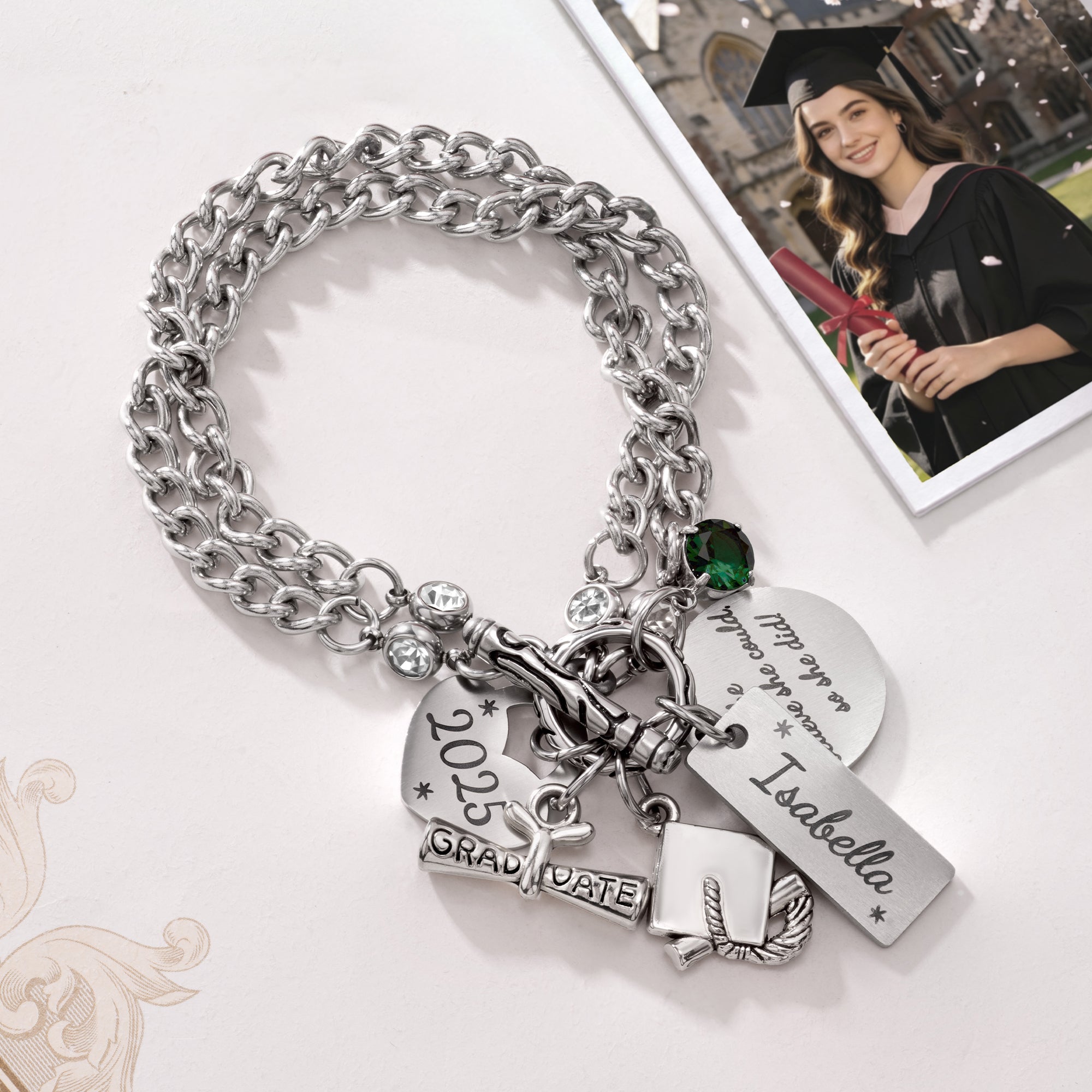 Personalizada Bachelor Cap Birthstone Graduación Charm pulsera con grabado Año y Nombre de Graduación Cumpleaños de regalo para los graduados de la escuela secundaria de la universidad