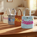 Bolsa de pana personalizada con nombre trenzado multicolor y lazo de flores para animales Accesorio de viaje diario Regalo de cumpleaños escolar para niños pequeños