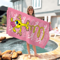 Toalla de playa personalizada con nombre de Marsupilami de cola larga para fiestas de verano en la piscina para niños y niñas | Callie × Marsupilami
