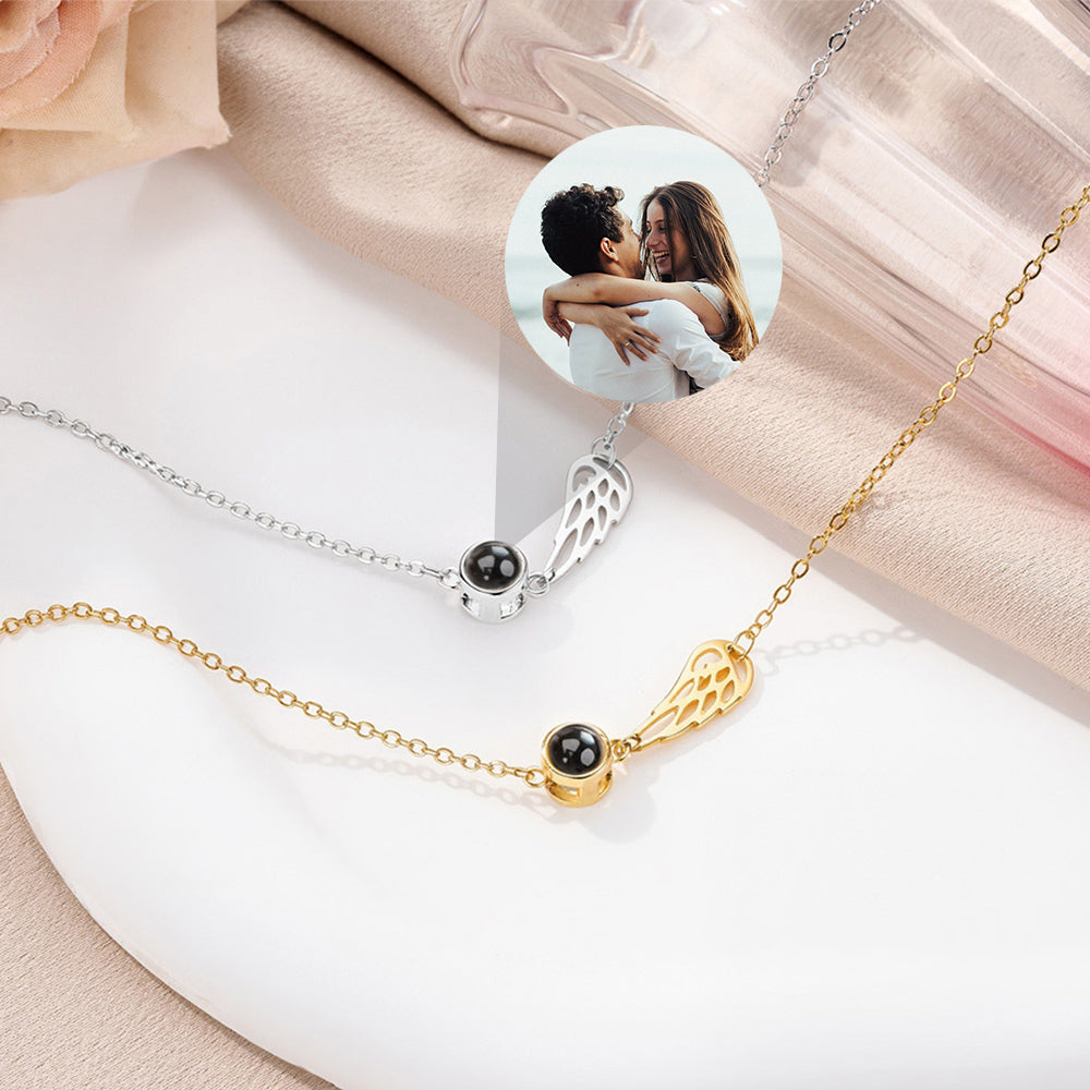 Collar personalizado de proyección de fotos de alas de ángel con Te quiero en 100 idiomas Simpatía Regalo conmemorativo para mujer