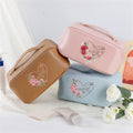 Personalizado Corazón Nacimiento Flor Mano en Mano Diseño PU Cuero Bolsa de Maquillaje con Nombres y Asa Cumpleaños Día de la Madre Regalo para Mamá Abuela