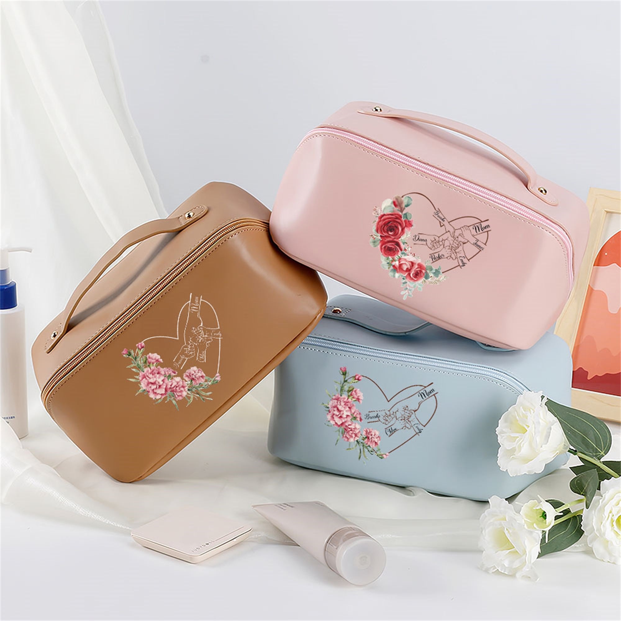 Personalizado Corazón Nacimiento Flor Mano en Mano Diseño PU Cuero Bolsa de Maquillaje con Nombres y Asa Cumpleaños Día de la Madre Regalo para Mamá Abuela