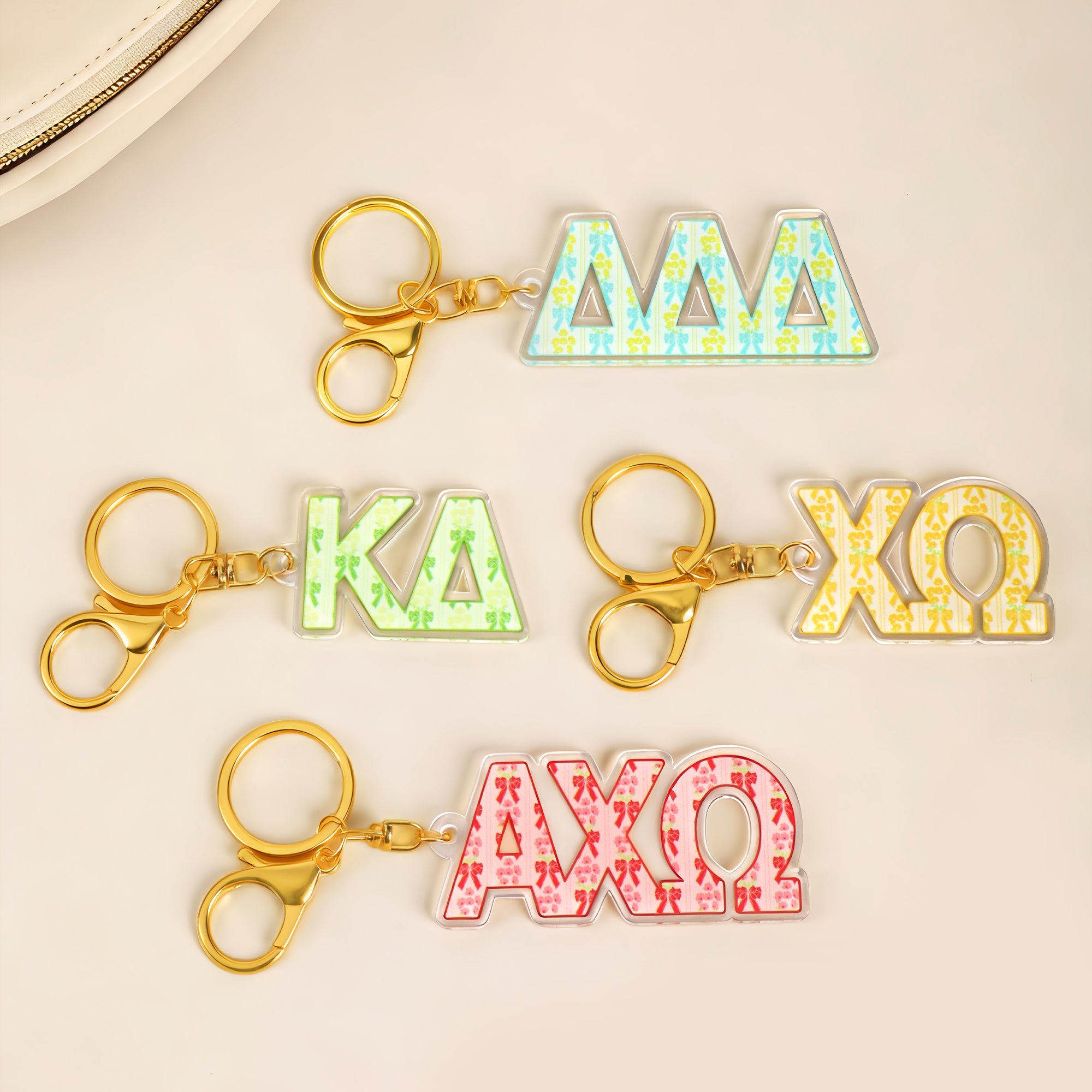 Llavero acrílico personalizado con lazo multicolor de hermandad de mujeres Letra griega Regalo de ceremonia de iniciación para hermandad de mujeres | Callie × Affinity Licensing