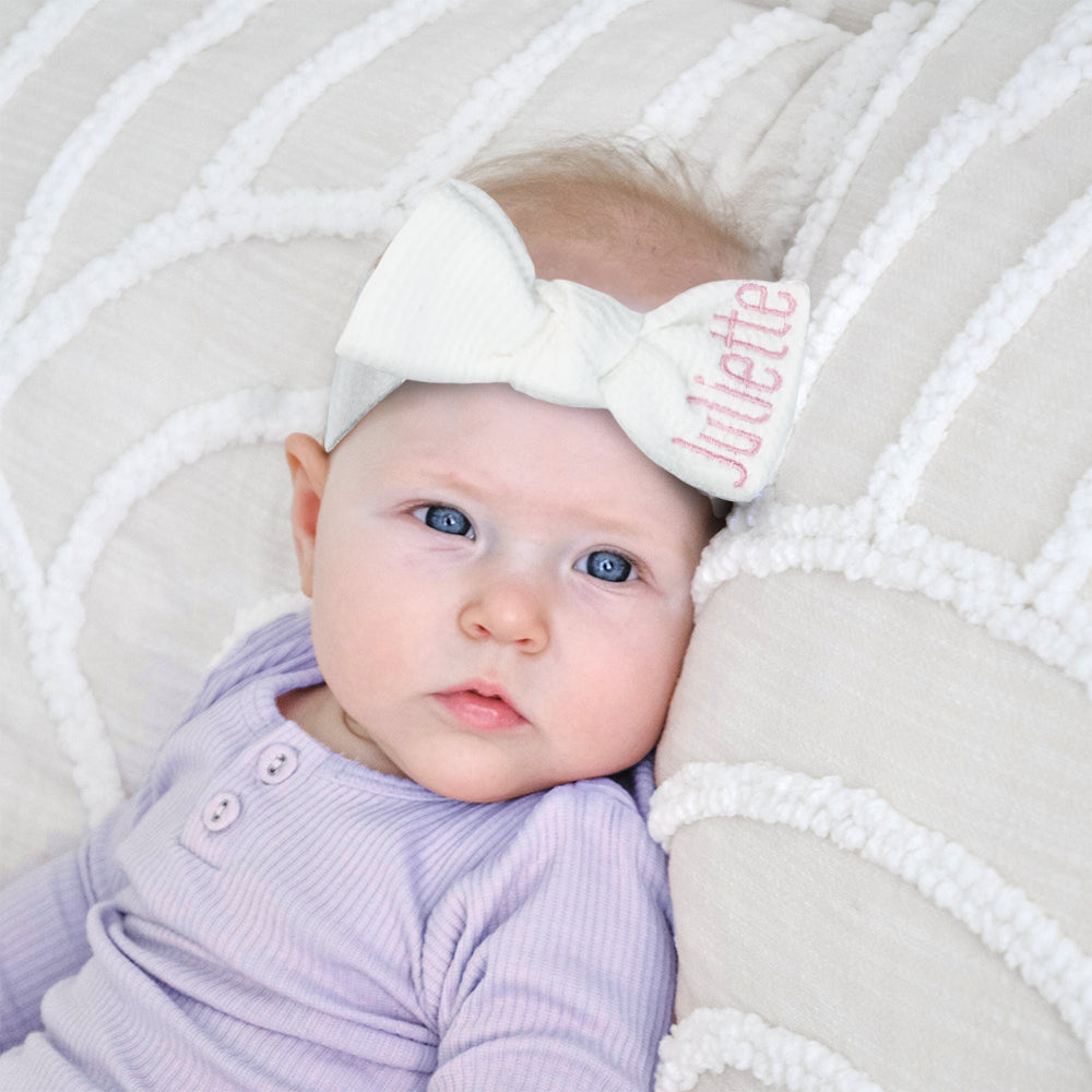 Cinta elástica para la cabeza con inicial o texto bordado personalizado Baby Shower Birthday Gift for Girl Baby