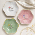 Personalizada de imitación de cristal de estilo de nacimiento de flores de cerámica borde festoneado baratija joyería plato con nombre Día de la Madre de cumpleaños de regalo para ella