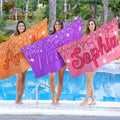 Personalizada Multicolor Faux Shining Quicksand Nombre de secado rápido de gran tamaño toalla de playa de verano de viaje esencial regalo de cumpleaños para los amigos de la familia