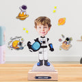 Personalizado Lindo Dibujos animados Astronauta Cara Foto Ornamento con Nombre y Base de Madera Guardería Decoración del Hogar Cumpleaños Regalo para Niños