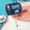 Estetoscopio personalizado personaje de dibujos animados retráctil nombre de la tarjeta de identificación de carrete con el título de cumpleaños Apreciación de regalo para la enfermera Médico Personal