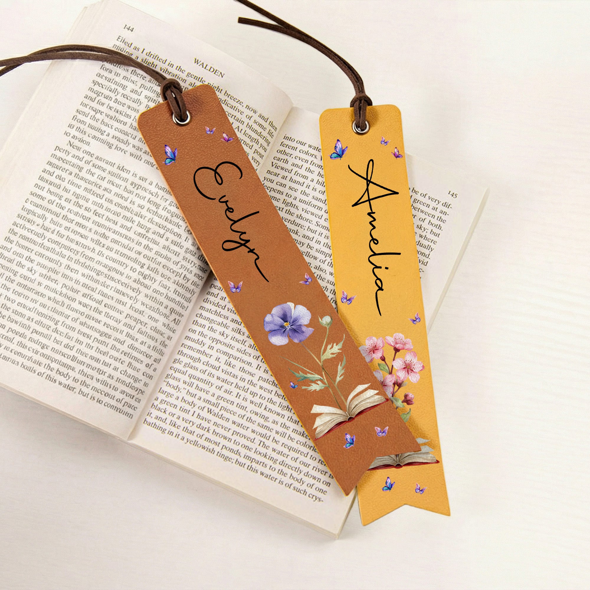 Personalizada de nacimiento de la flor de la mariposa de cuero marcapáginas de la PU con el nombre de la lectura de cumpleaños de regalo para los amantes de los libros ratones de biblioteca