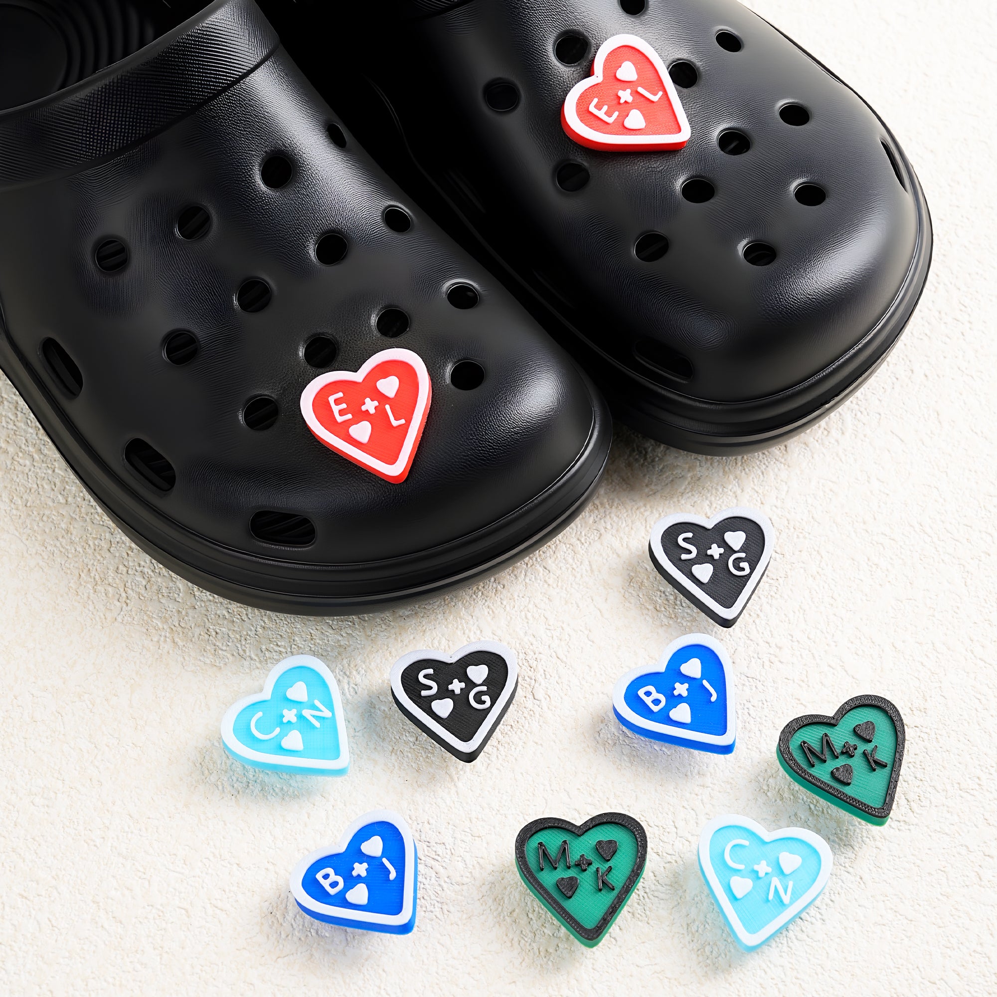 Personalizado 3D-impreso Multicolor Corazón Forma de Zapato Charm con Monograma Zapatos Decoración Daily Wear Cumpleaños Regalo para Amigos Familia Pareja