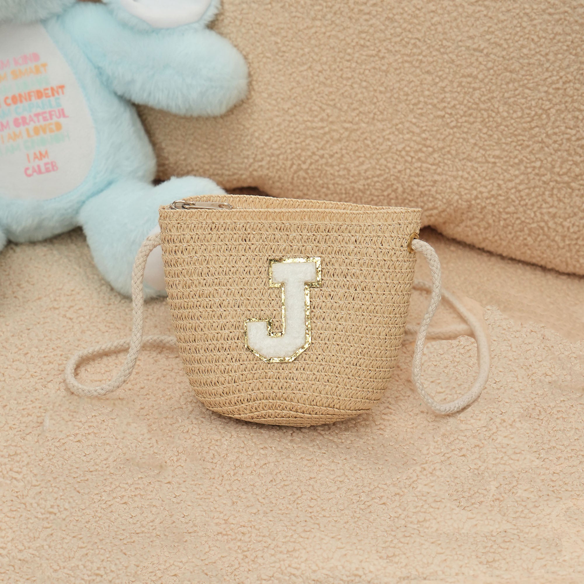 Boho personalizado ajustable bolsa de paja para niños con chenilla inicial cumpleaños boda regalo de Navidad para niños pequeños flor niñas niños