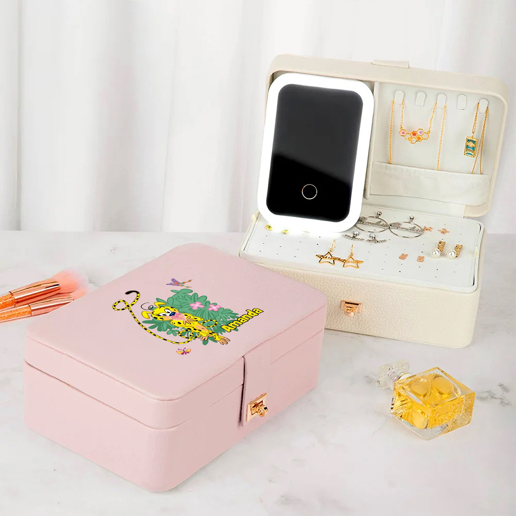 Marsupilami de Cola Larga Personalizado con Nombre Joyero Multi-Compartimentos con Espejo LED para Maquillaje Regalo de Cumpleaños para Mujer | Callie × Marsupilami