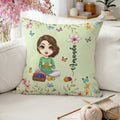 Personalizado Nacimiento Flor Cartoon Personaje Suave Funda de Almohada con Nombre Día de la Madre Cumpleaños Regalo para las mujeres amantes de tejer