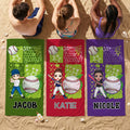Toalla de playa de secado rápido personalizada con el nombre de un personaje de dibujos animados de deportes de pelota multicolor para los amantes de los deportes de pelota
